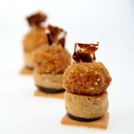 Crumble pignons, ganache noire Andoa grand cru